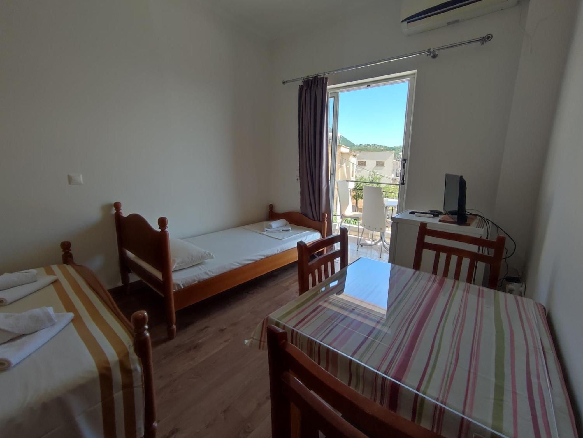 Duka Rooms Himare Exterior photo